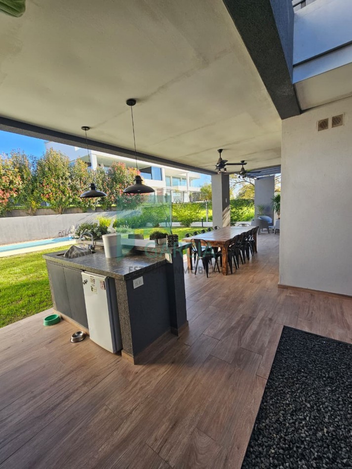 SE VENDE CASA ZONA ACCESO NORTE