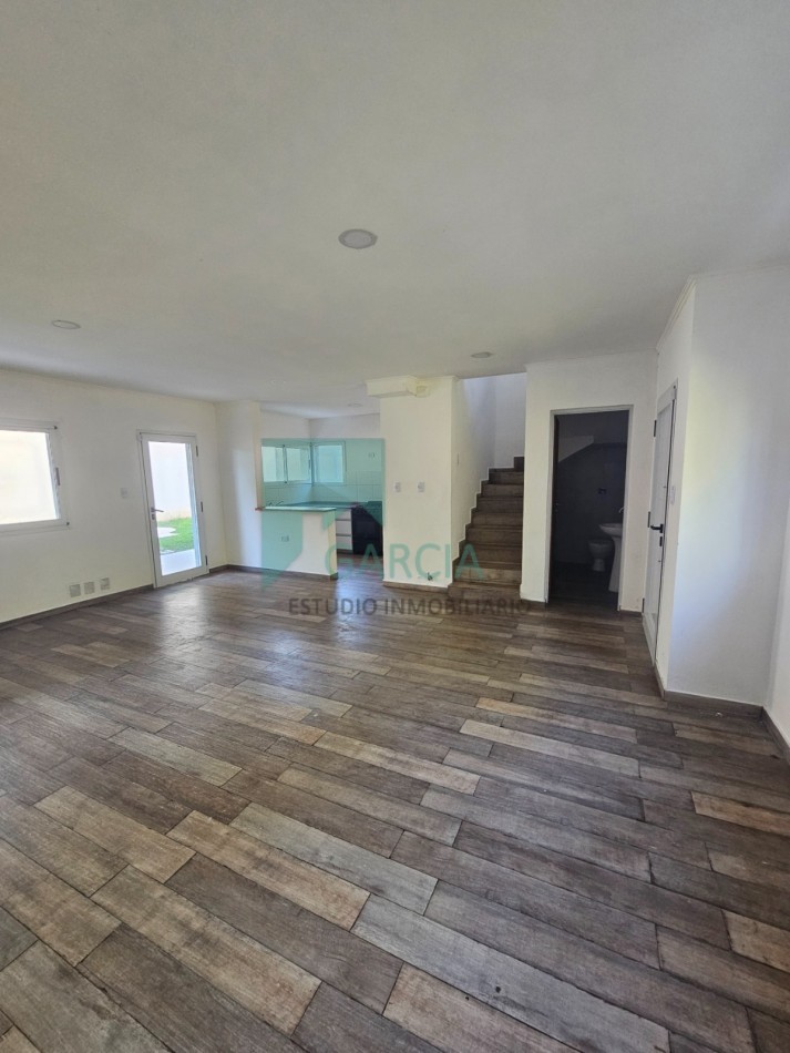 SE ALQUILA CASA DE 3 DORMITORIOS ZONA LA TOMA