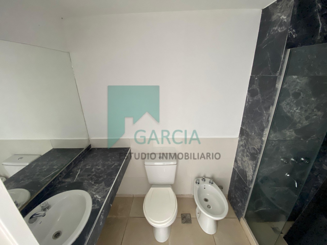 En venta departamento un dormitorio zona centro con patio !