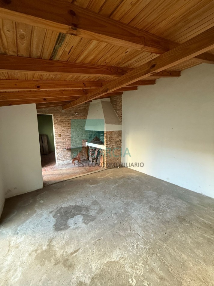 Alquilo casa 3 dorm, cochera, patio verde zona Av. Don Bosco y Randisi!