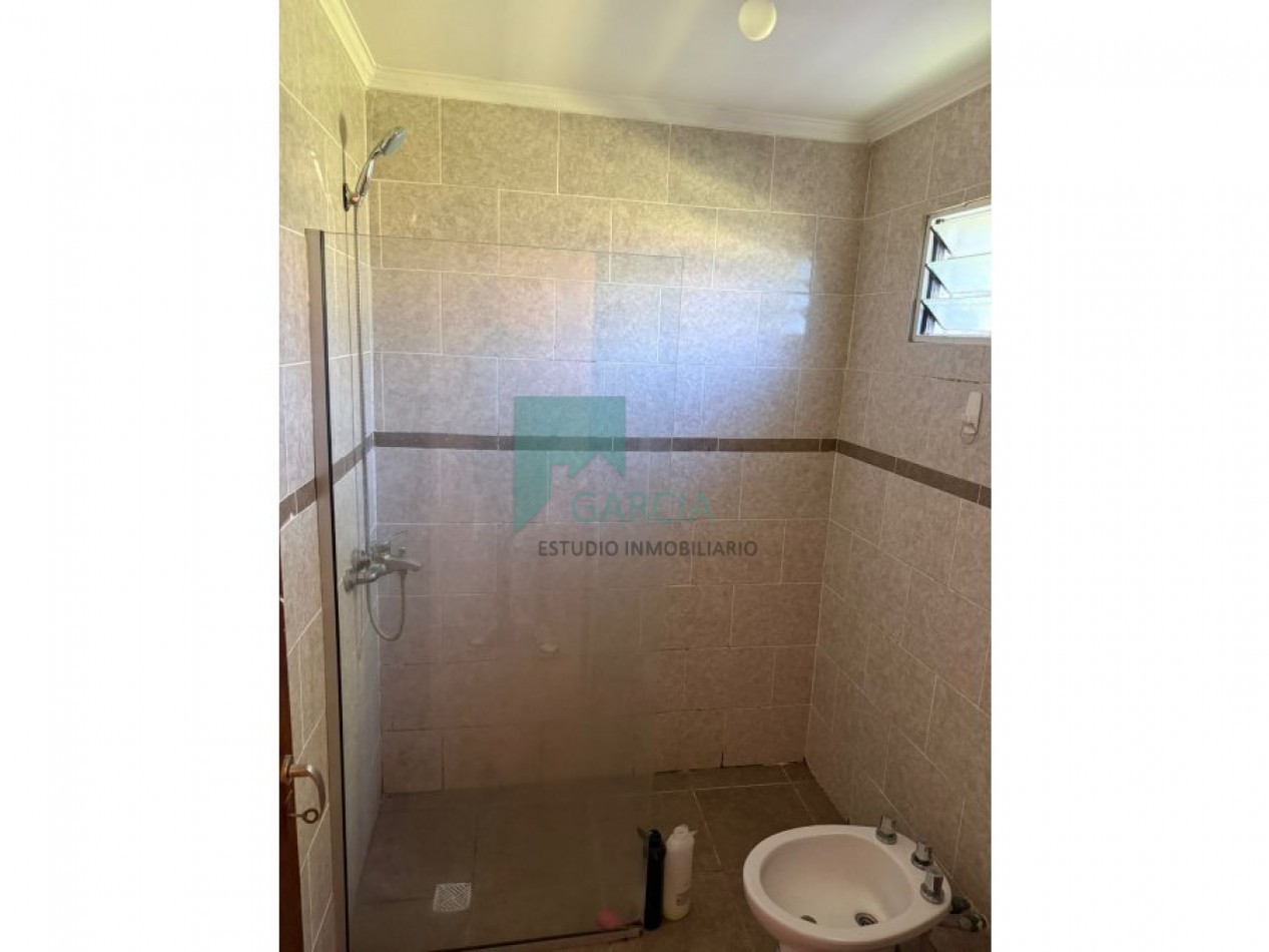 Alquilo casa de 3 dormitorios y piscina zona Crisologo Larralde y Av. Zanni