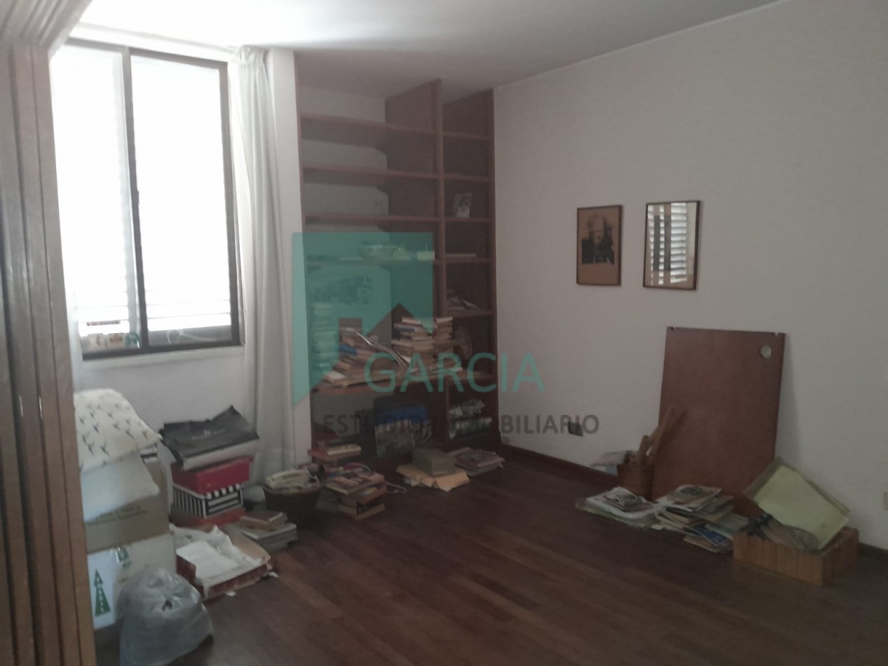 En venta piso tres dormitorios , dos cocheras , zona centrro !