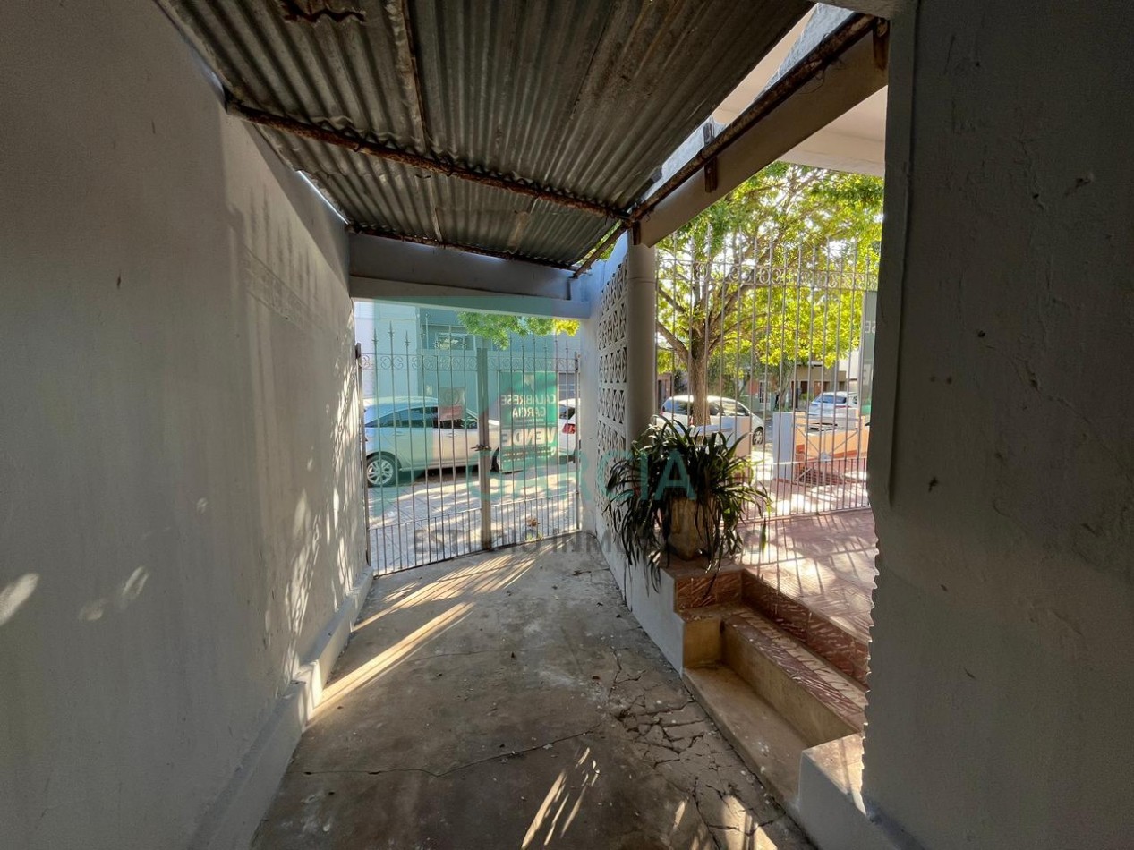 VENDO CASA EN CHACABUCO CASI PERON