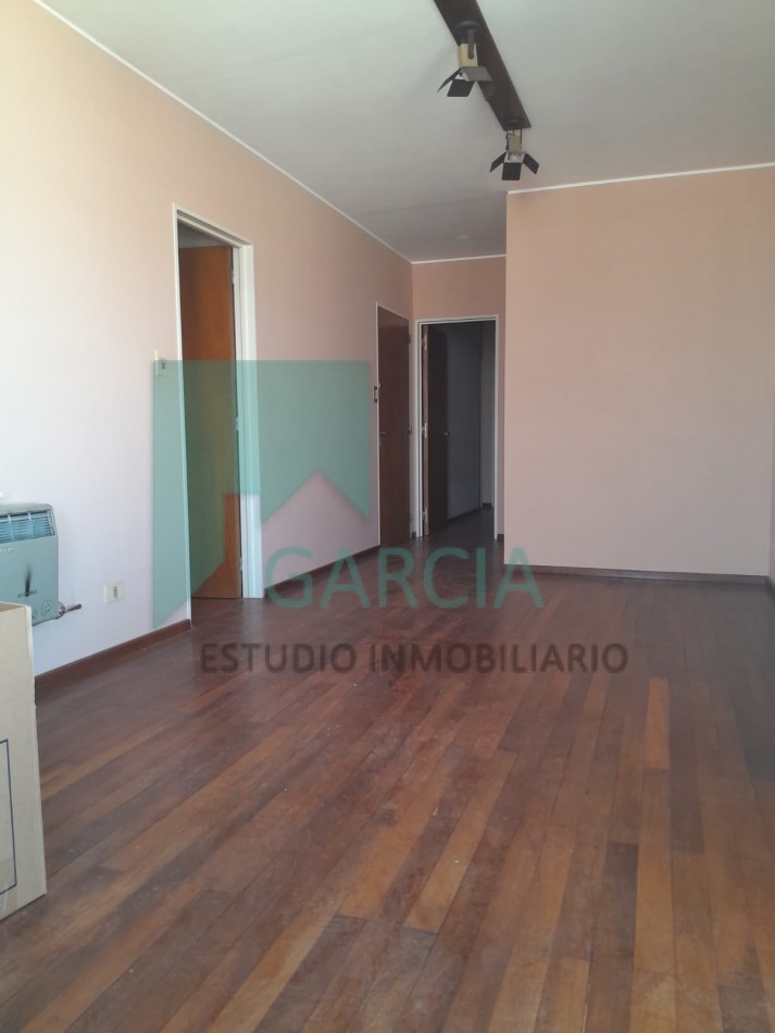 En venta piso tres dormitorios , dos cocheras , zona centrro !