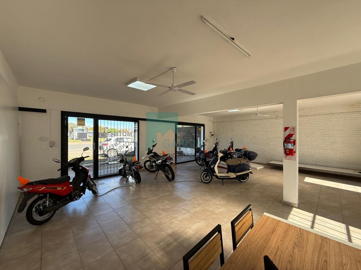 Oportunidad amplio salon comercial en un predio de 1200m2 en Av. Almafuerte y Gdor. Maya!!!