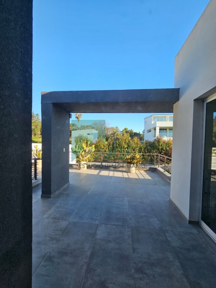 SE VENDE CASA ZONA ACCESO NORTE