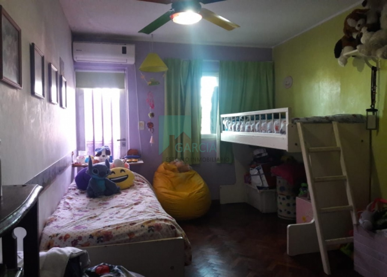 SE VENDE CASA ZONA CENTRO CON COCHERA Y JARDIN VERDE