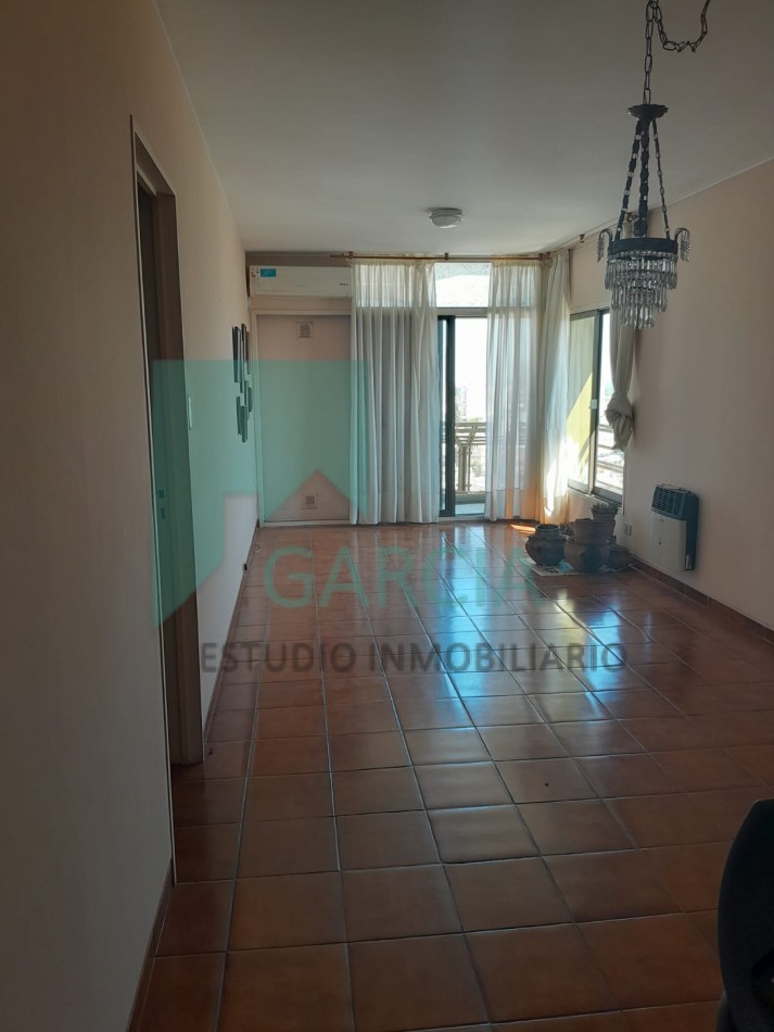En venta piso tres dormitorios , dos cocheras , zona centrro !