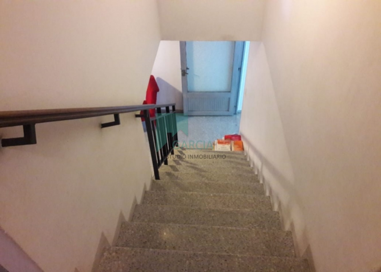 SE VENDE CASA ZONA CENTRO CON COCHERA Y JARDIN VERDE