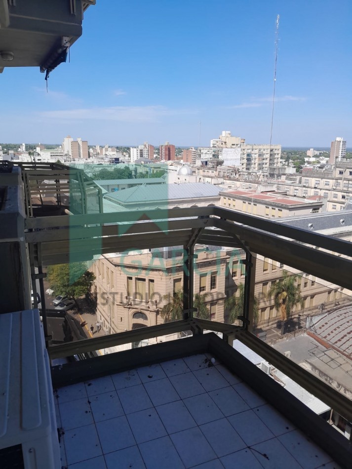 En venta piso tres dormitorios , dos cocheras , zona centrro !