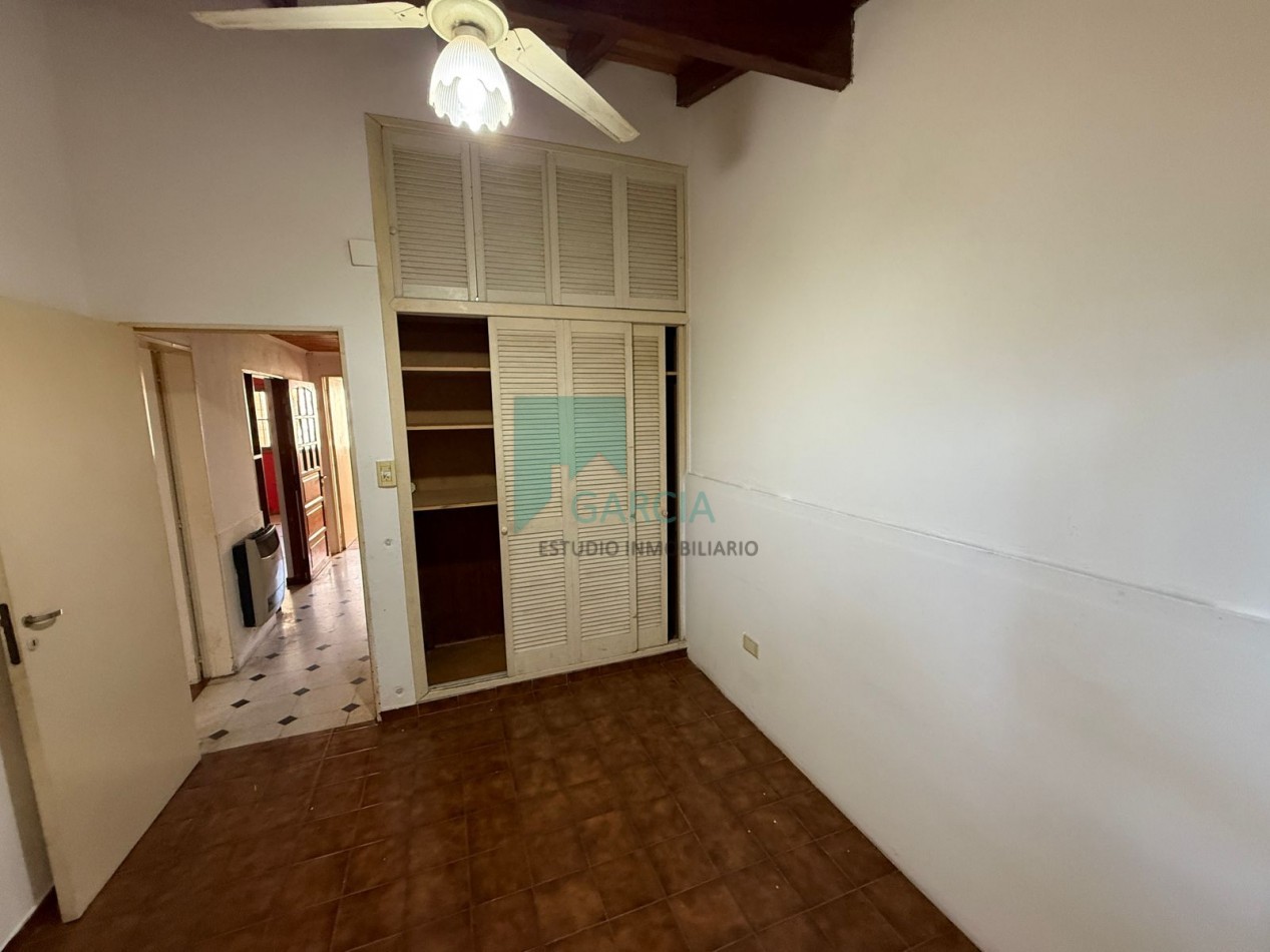 Alquilo casa 3 dorm, cochera, patio verde zona Av. Don Bosco y Randisi!