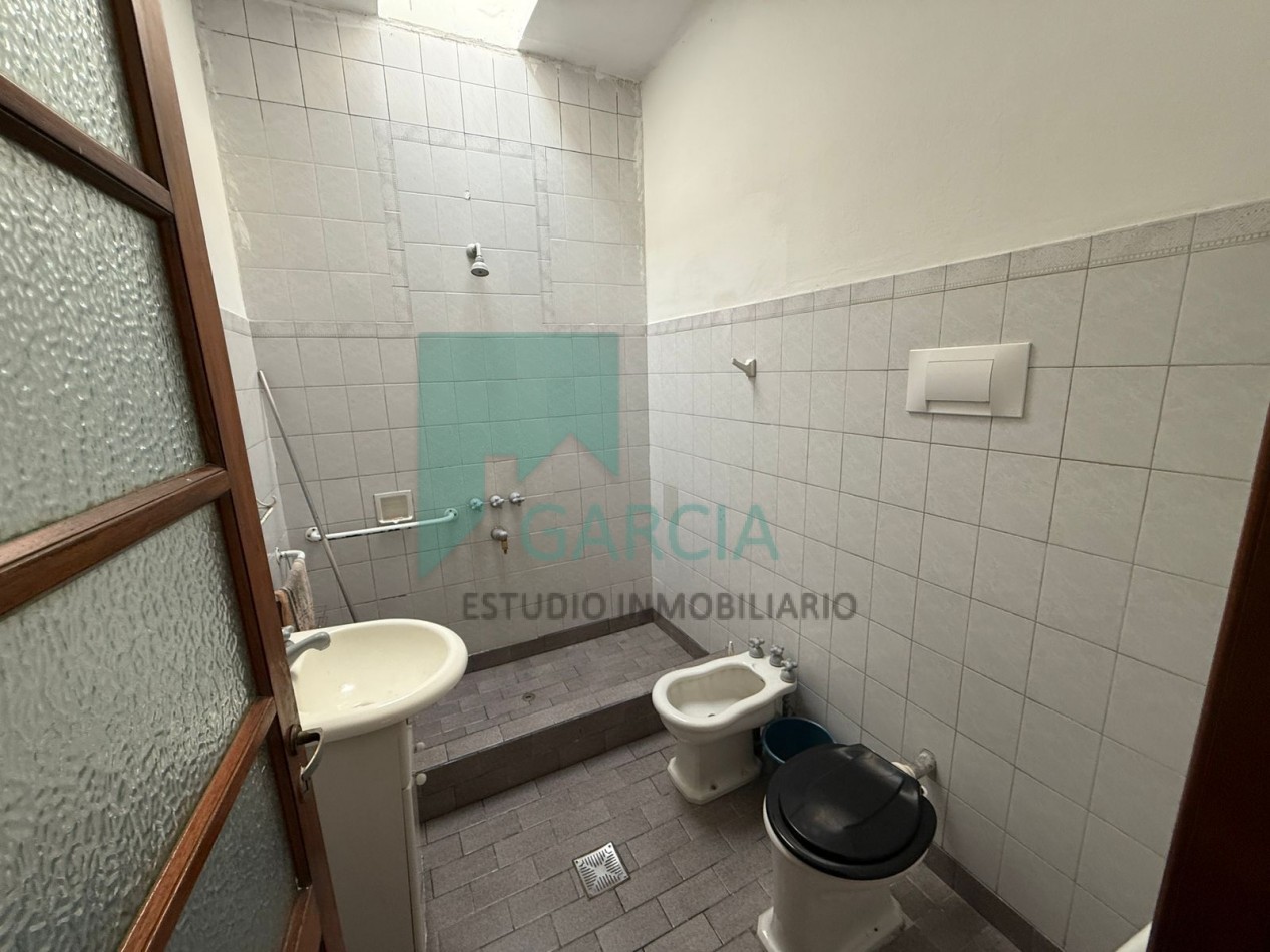 Se vende casa familiar dentro de bulevares