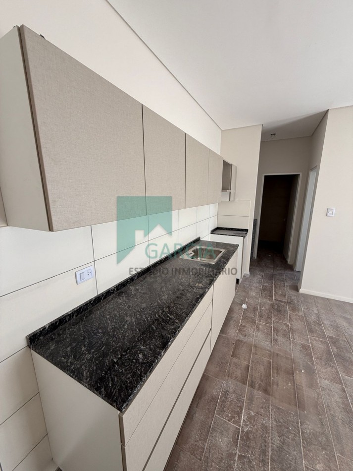 Vendo monoambientes, dpto 1 y 3 dormitorios, cochera ,lokers y un local zona Centro!