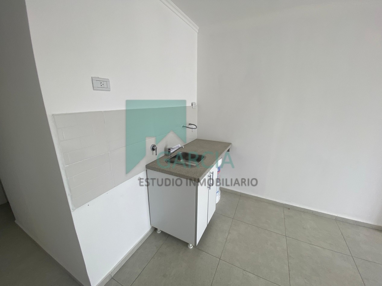 EN VENTA MONOAMBIENTE ZONA CENTRO !