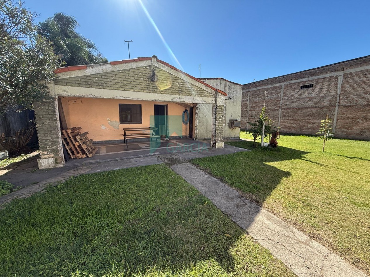 Oportunidad amplio salon comercial en un predio de 1200m2 en Av. Almafuerte y Gdor. Maya!!!