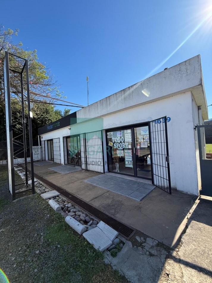 Oportunidad amplio salon comercial en un predio de 1200m2 en Av. Almafuerte y Gdor. Maya!!!