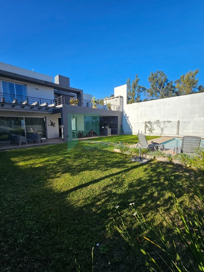 SE VENDE CASA ZONA ACCESO NORTE