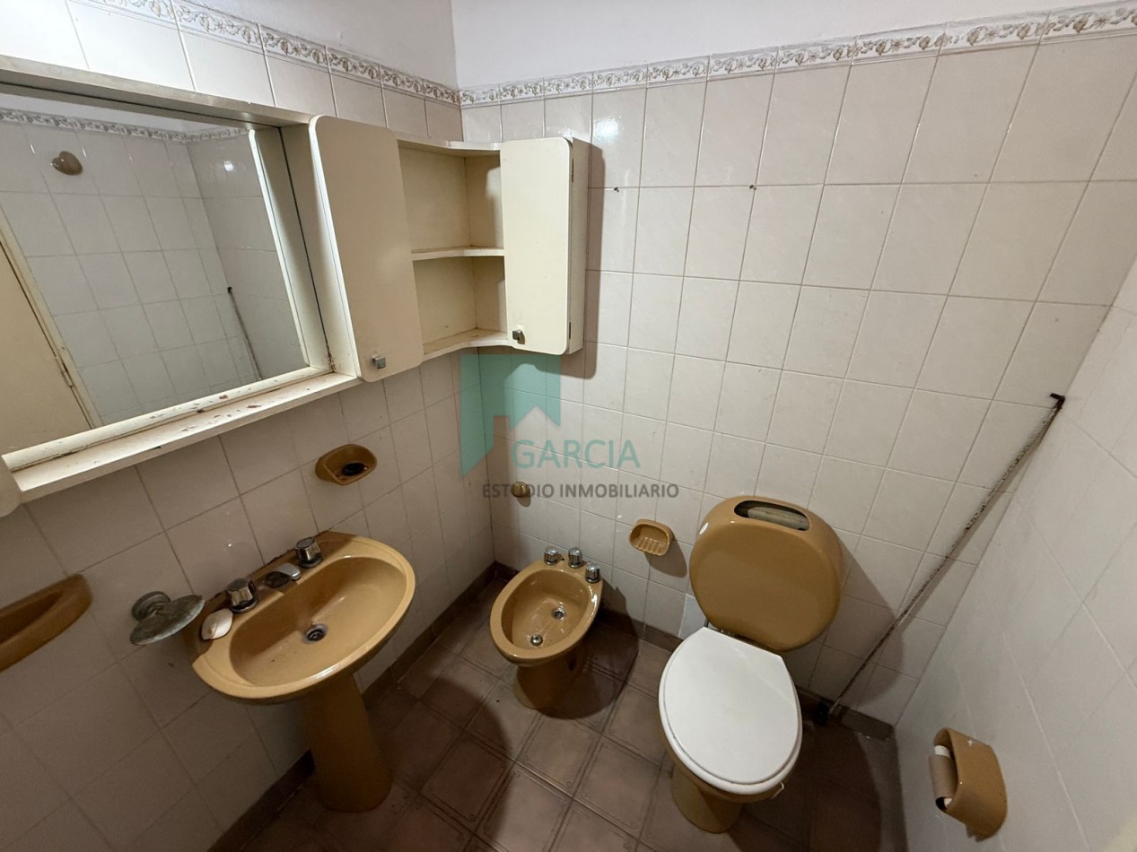 Alquilo casa 3 dorm, cochera, patio verde zona Av. Don Bosco y Randisi!