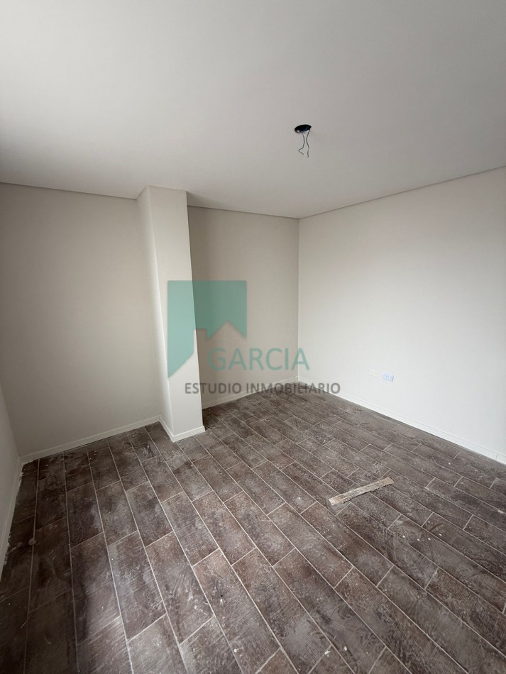 Vendo monoambientes, dpto 1 y 3 dormitorios, cochera ,lokers y un local zona Centro!