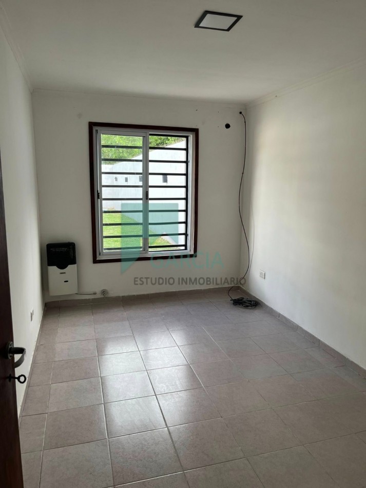 Alquilo casa de 3 dormitorios y piscina zona Crisologo Larralde y Av. Zanni