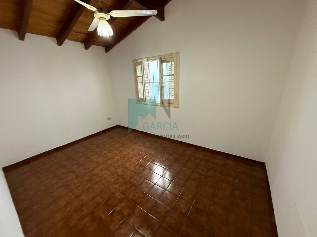 Alquilo casa 3 dorm, cochera, patio verde zona Av. Don Bosco y Randisi!