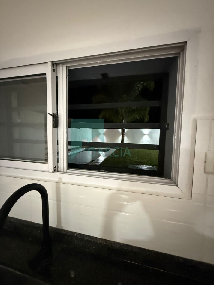 Alquilo casa de 3 dormitorios y piscina zona Crisologo Larralde y Av. Zanni