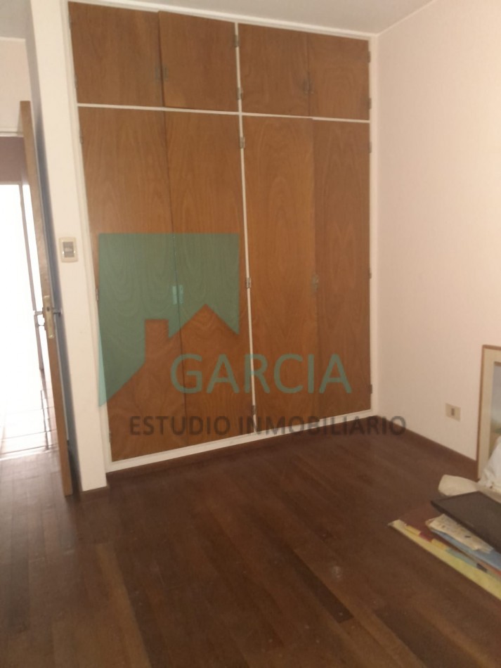 En venta piso tres dormitorios , dos cocheras , zona centrro !