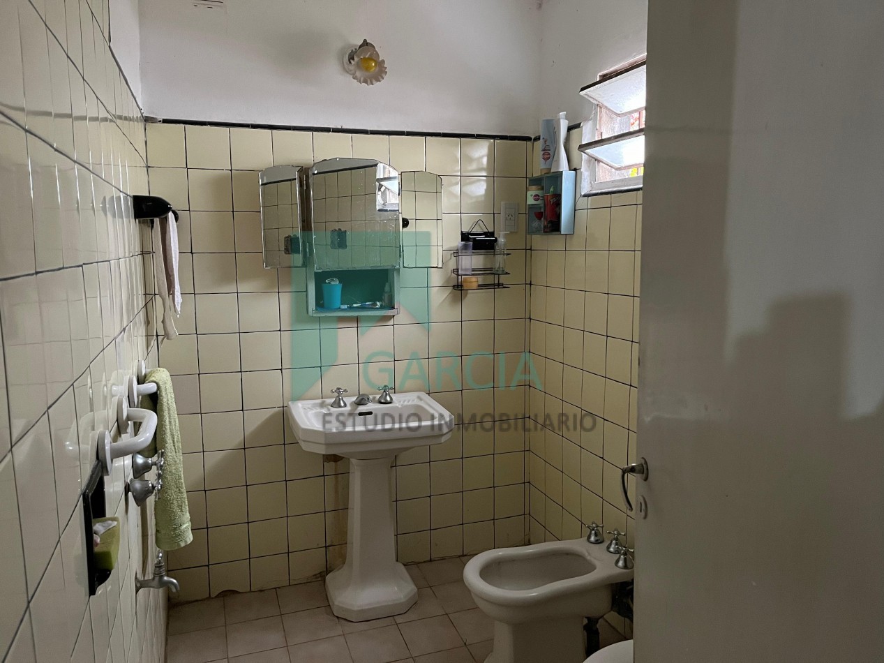 VENDO CASA EN CHACABUCO CASI PERON