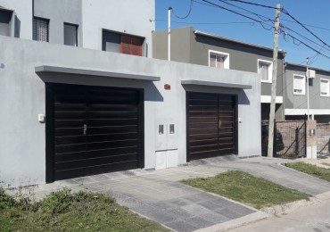 En venta dúplex dos dormitorios, quincho, cochera!