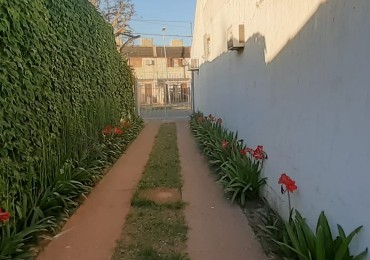 VENDO CASA CON COMPLEJO DE COCHERAS BARRIO MERCANTIL