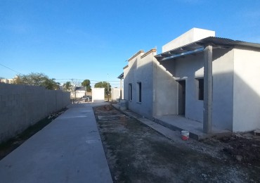 En venta casa dos dormitaros con cochera pasante y patio verde 