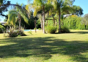 En venta casa quinta zona Las Acacias, gran espacio verde parquizado, lista para entrar a vivir !