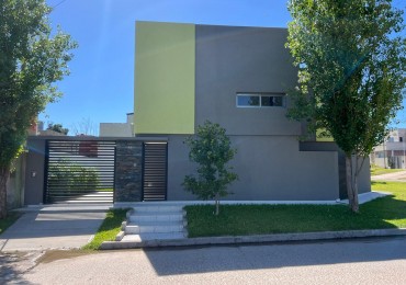 SE VENDE CASA TIPO DUPLEX DE 3 DORMITORIOS ZONA PARACAO