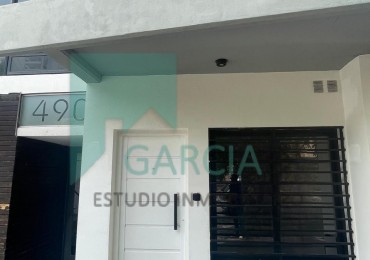 En venta departamento de un dormitorio zona centro , con patio , todos los servicios !