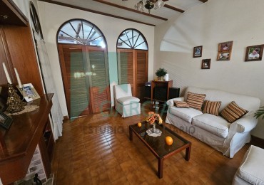 Se vende casa zona centro en una sola planta de tres dormitorios