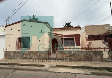 Se vende casa familiar dentro de bulevares