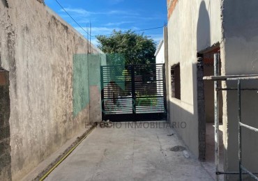 En venta casa en construccion, dos dormitorios, un baño,  zona Parque Gazzano !