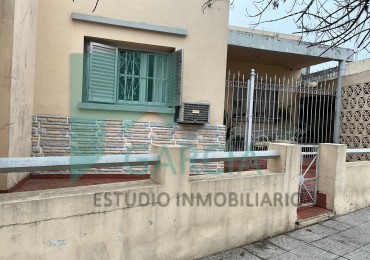 VENDO CASA EN CHACABUCO CASI PERON