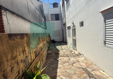 Alquilo Dpto 2 dorm 1er piso con Patio zona Centro!